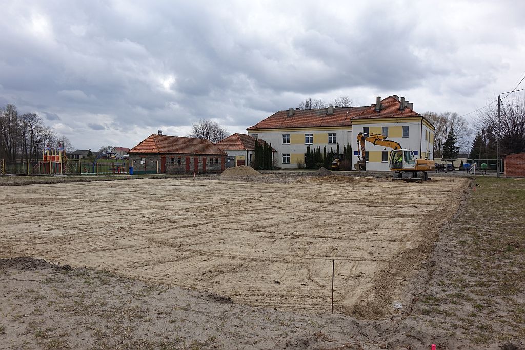 Modernizacja kompleksu sportowego w Grodźcu i przebudowa boiska w Królikowie - zdjęcia 8