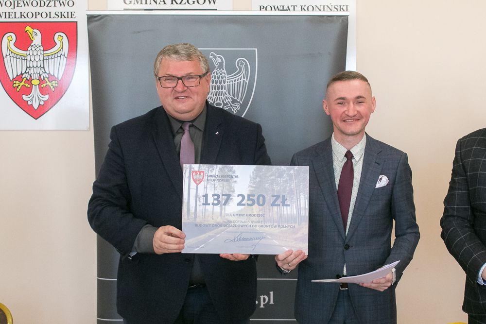Środki finansowe z budżetu  województwa wielkopolskiego na budowę drogi w Nowej Ciświcy - zdjęcie 1