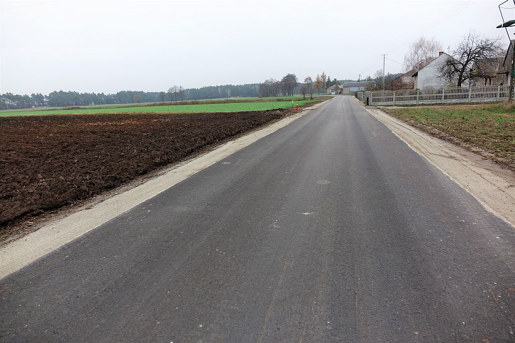 Nowa Ciświca z pierwszą, nową drogą asfaltową! - zdjęcie 3