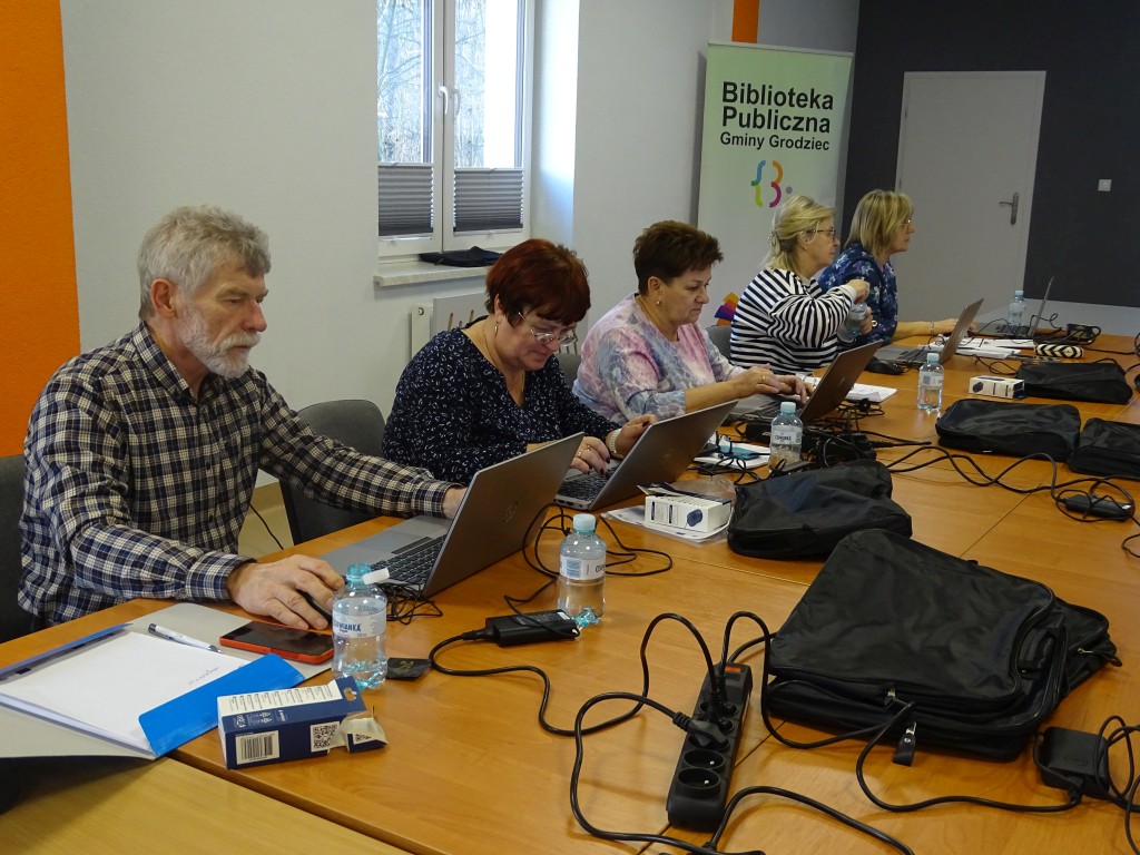 Mieszkańcy gminy bezpłatnie zdobywali nowe umiejętności cyfrowe - zdjęcie 4